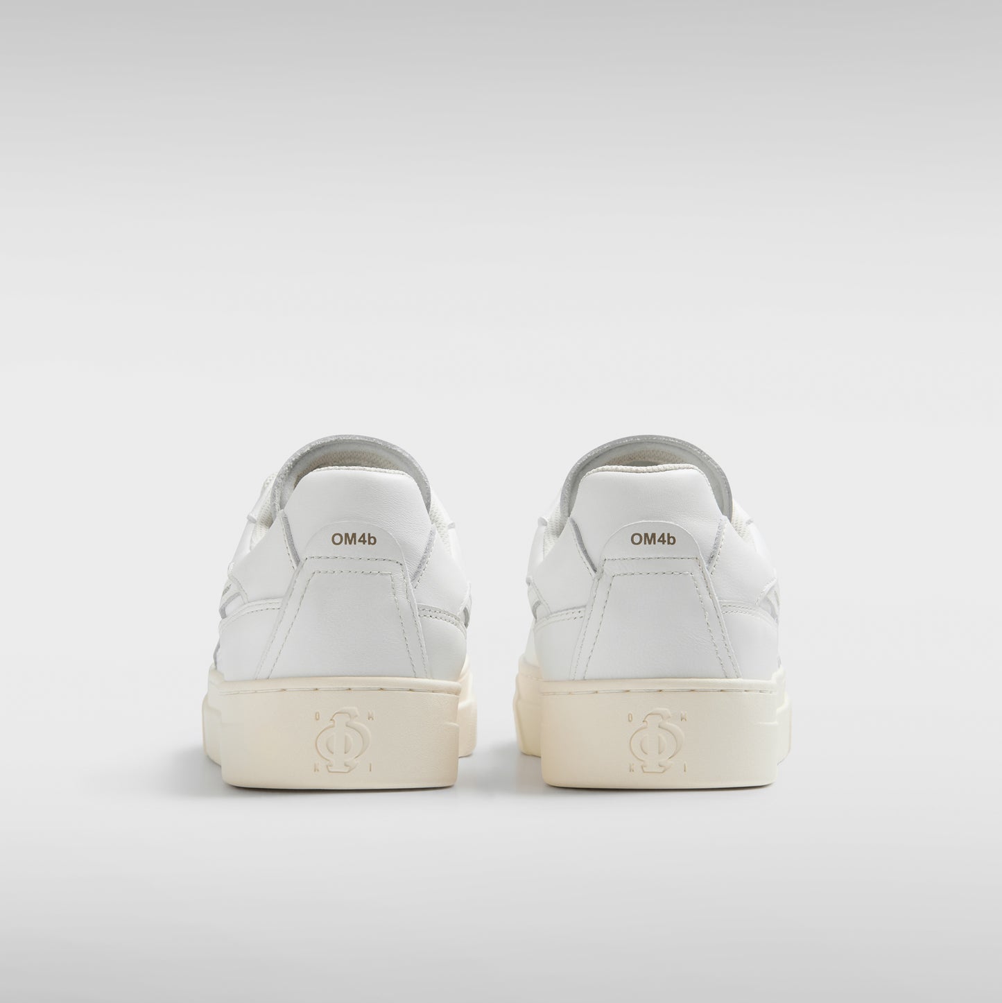 OM4b - Pearl Omni S-Strike - Calf Leather - White