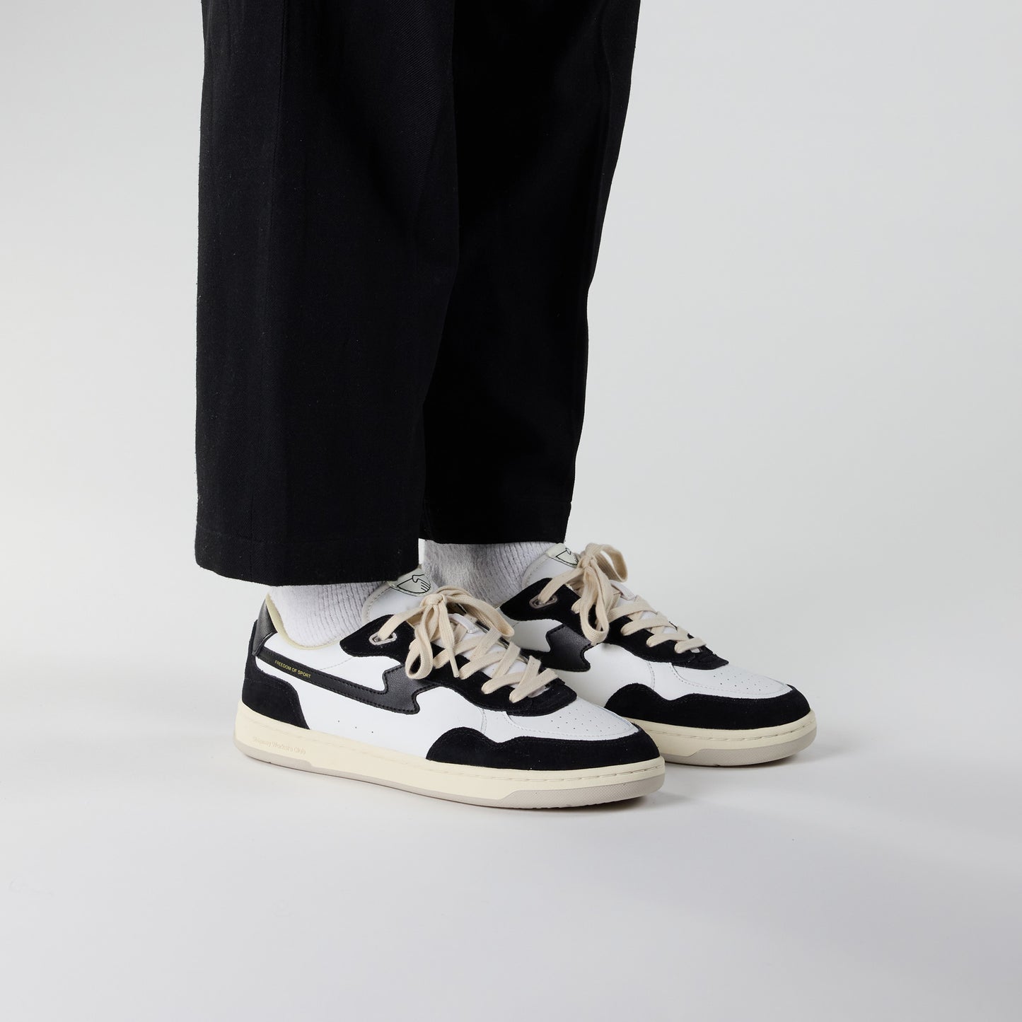 PRO-CUP 01 S-STRIKE LEATHER BLACK-WHITE