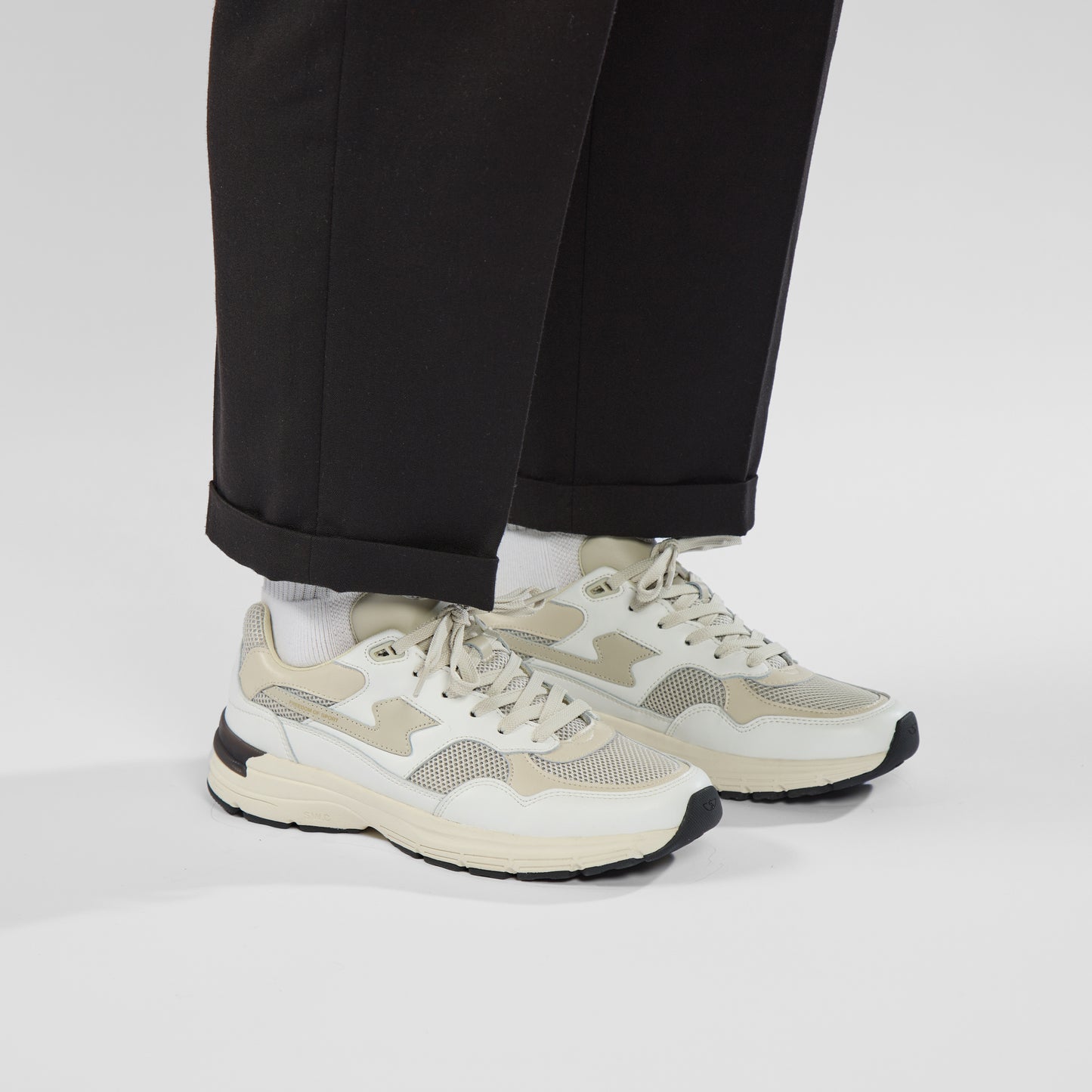 stepney workers club amiel s-strike leather mix white-ecru on foot