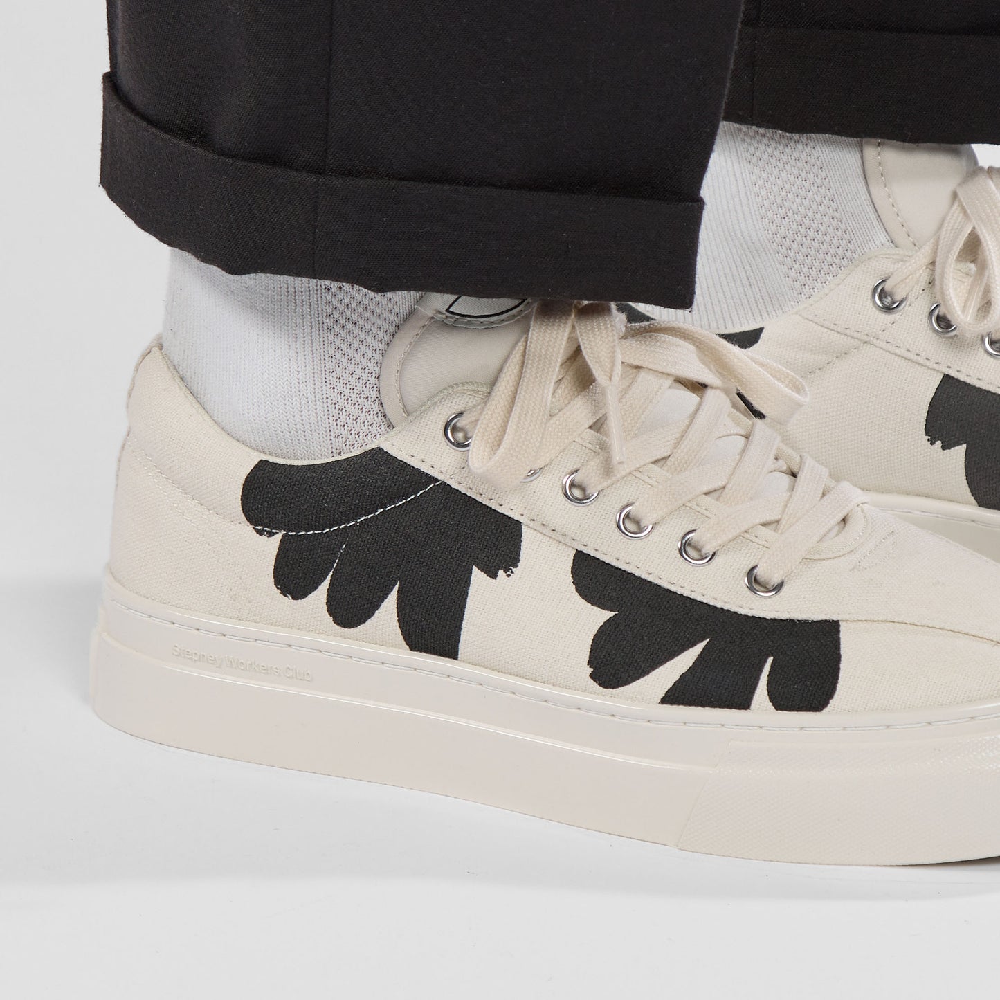 DELLOW CUP SHROOMHANDS CANVAS ECRU-BLACK