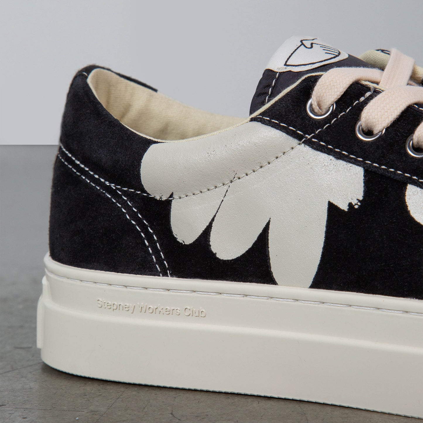 DELLOW CUP SHROOMHANDS SUEDE BLACK-WHITE
