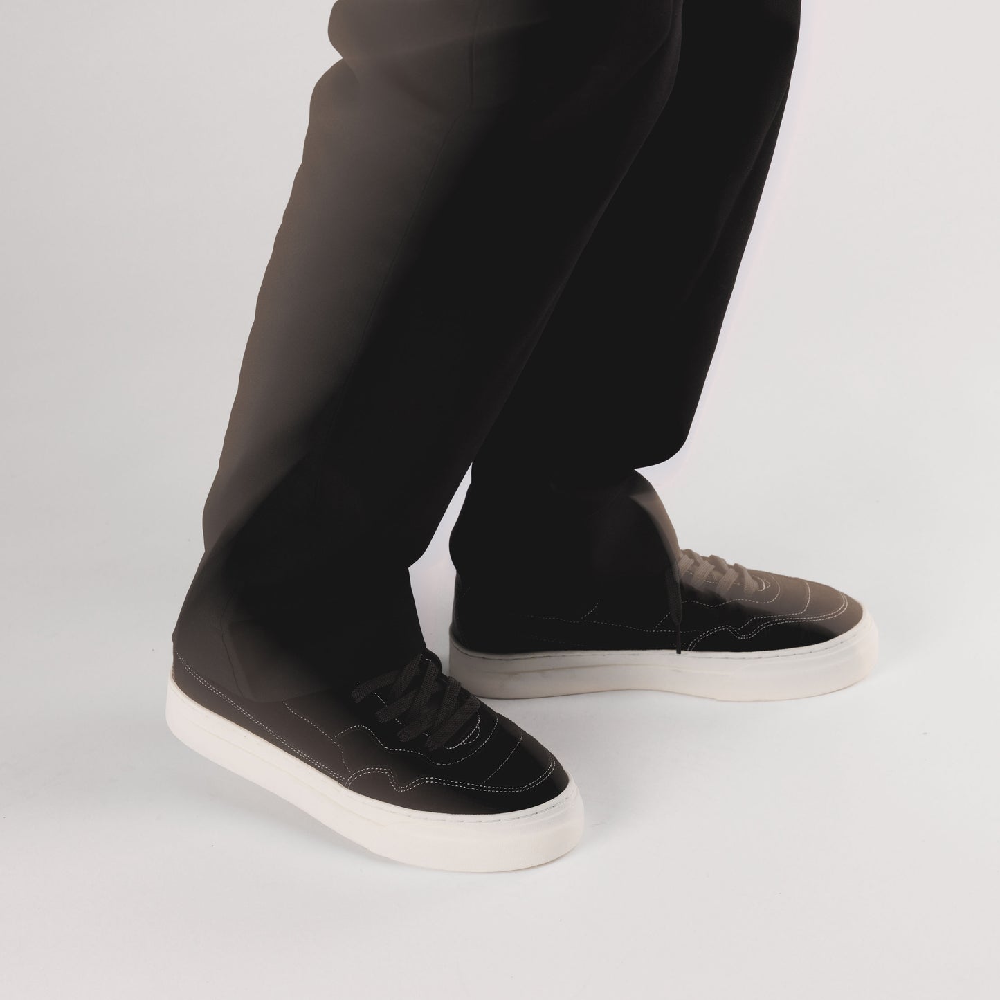 OM6c - Pearl Omni - Silk Suede - Black