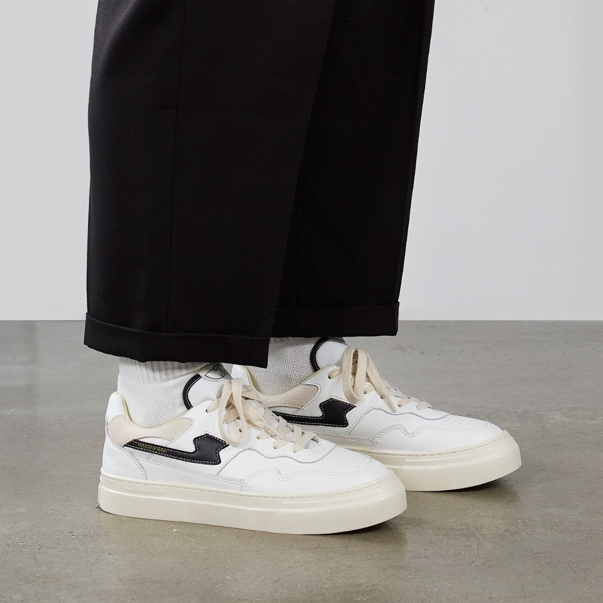 Pearl S-Strike Leather White Black on foot